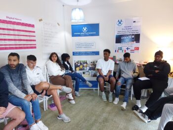 Training in Turkije over Digitale Stress.